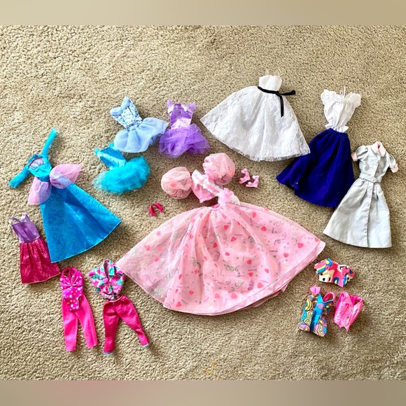 Barbie Bundle 💓 - Picture 1 of 7